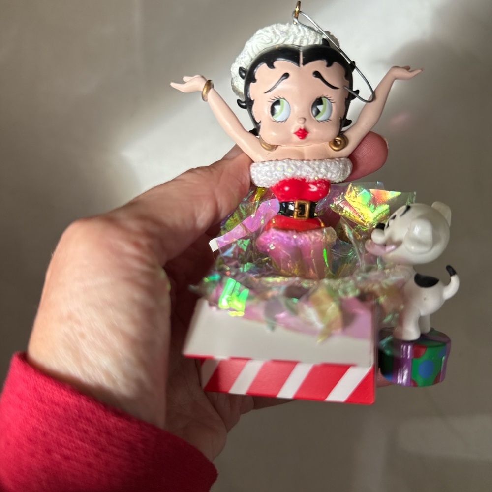 Festive Betty Boop Ornament/Figurine with Dog. - Picture 5 of 6